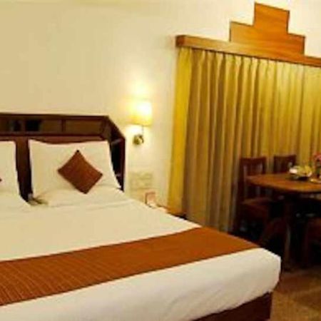 Hotel Maurya International Madras Buitenkant foto